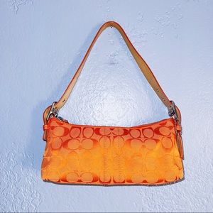 Coach 
ORANGE Y2K HAMPTON BAGUETTE